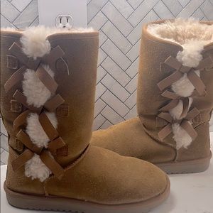 New Mid height brown Ugg boots !!